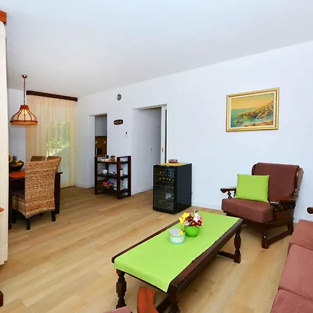 In Okrug Gornji 6160 * トロギール