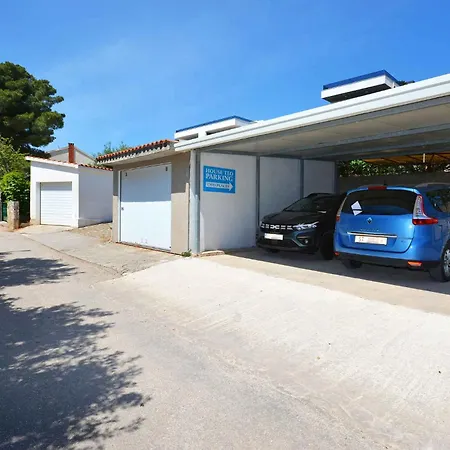 Vakantiehuis In Okrug Gornji 6160 *