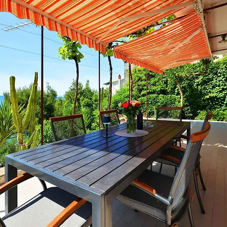 Vakantiehuis In Okrug Gornji 6160