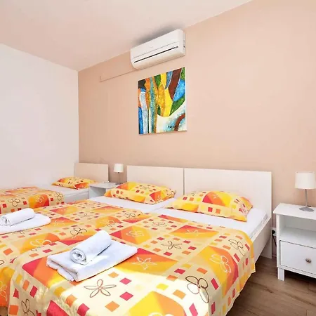 Holiday Home In Okrug Gornji 6160 * Trogir