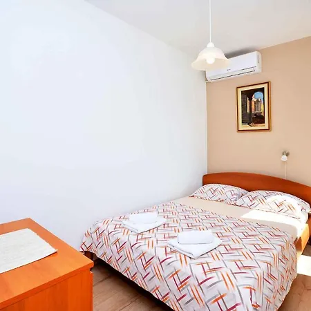 Holiday Home In Okrug Gornji 6160 Holiday home *