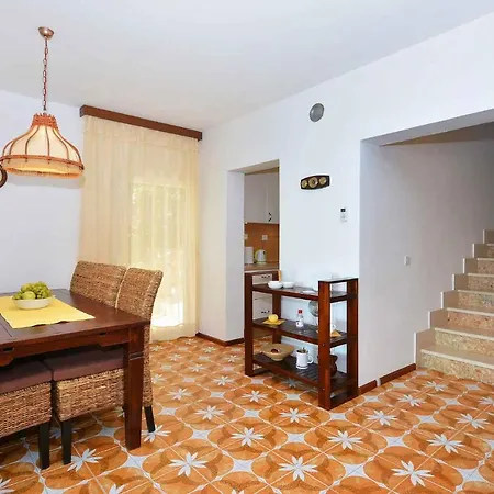 Holiday Home In Okrug Gornji 6160 Trogir