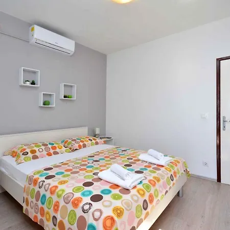 Holiday Home In Okrug Gornji 6160 Trogir