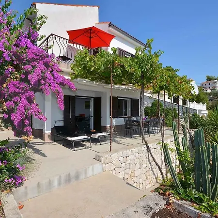 Holiday Home In Okrug Gornji 6160 * Trogir