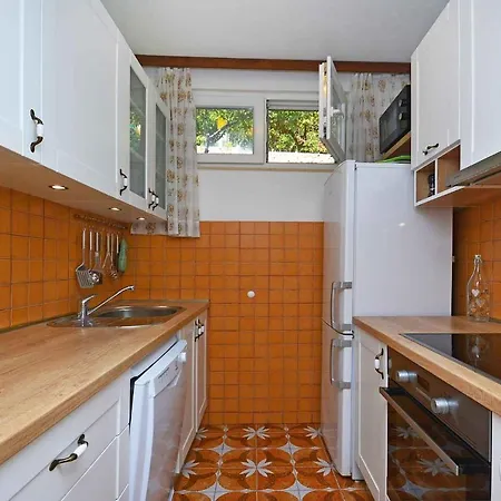 Holiday Home In Okrug Gornji 6160 *