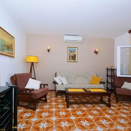 Holiday Home In Okrug Gornji 6160