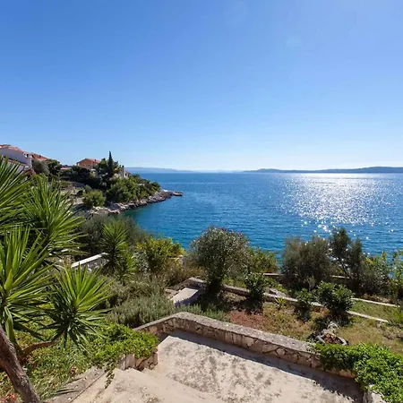 Holiday Home In Okrug Gornji 6160 * Trogir