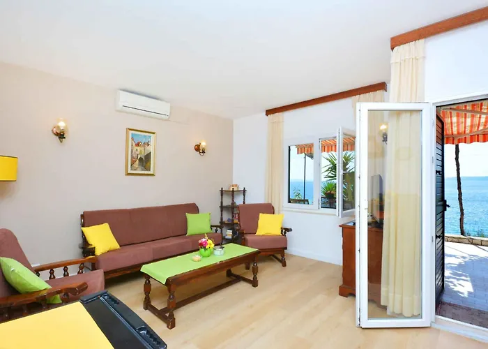 Semesterbostad Holiday Home In Okrug Gornji 6160