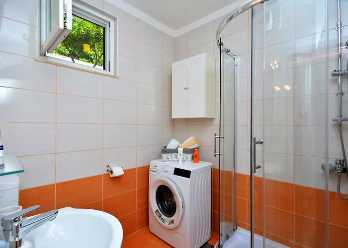 Holiday Home In Okrug Gornji 6160 Semesterbostad Trogir