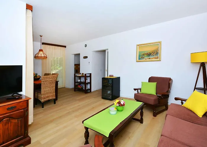 Holiday Home In Okrug Gornji 6160 * Trogir