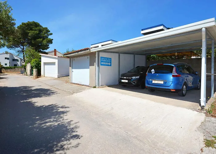 Semesterbostad Holiday Home In Okrug Gornji 6160 *