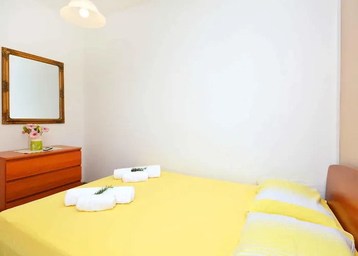 Semesterbostad Holiday Home In Okrug Gornji 6160