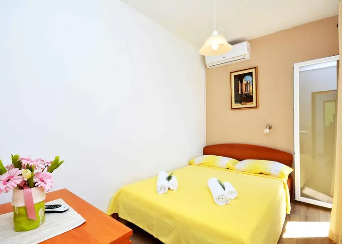 Holiday Home In Okrug Gornji 6160 * Trogir