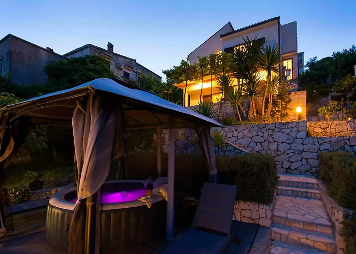 Holiday Home In Okrug Gornji 6160