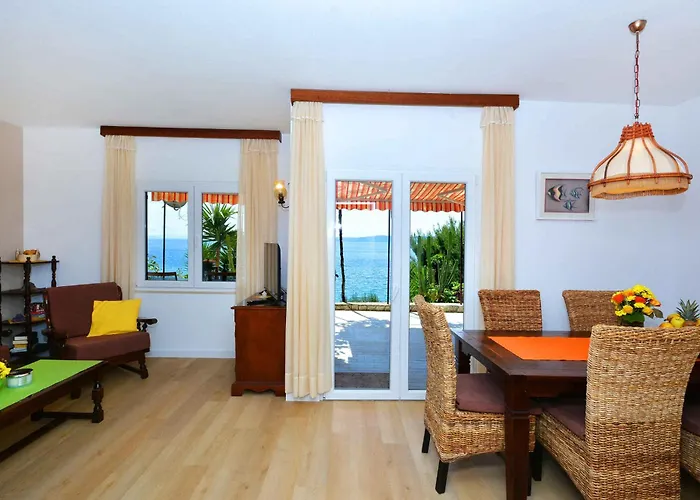 Holiday Home In Okrug Gornji 6160 *