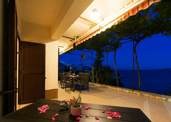 Holiday Home In Okrug Gornji 6160 * Trogir