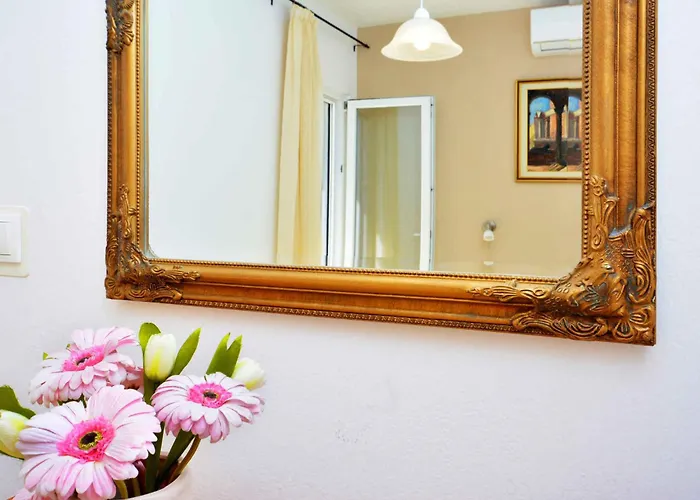 Holiday Home In Okrug Gornji 6160