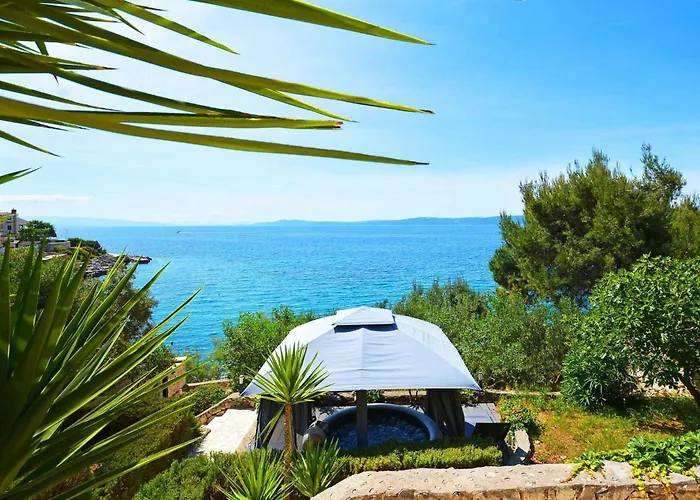 Holiday Home In Okrug Gornji 6160