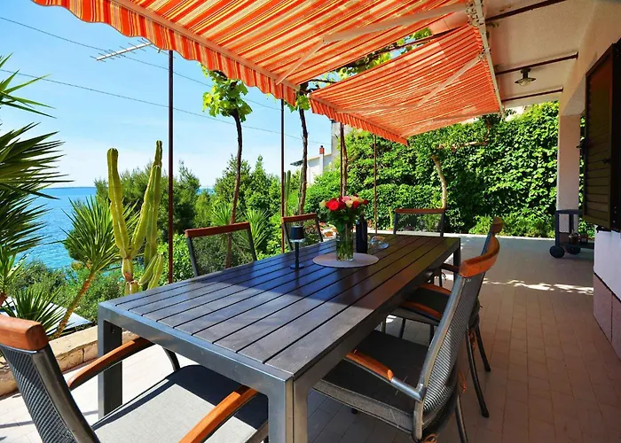 Semesterbostad Holiday Home In Okrug Gornji 6160