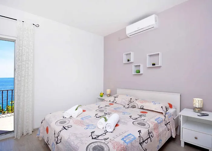 Holiday Home In Okrug Gornji 6160 *