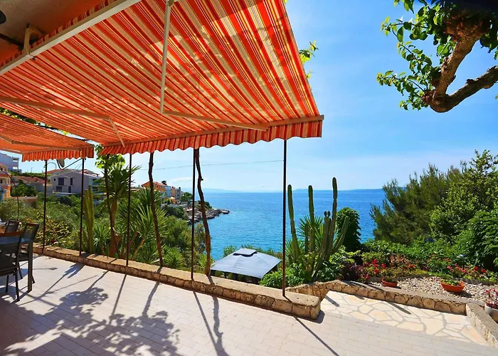 Holiday Home In Okrug Gornji 6160 Trogir