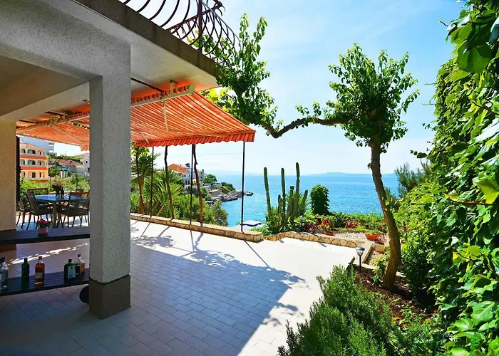 Holiday Home In Okrug Gornji 6160 * Trogir