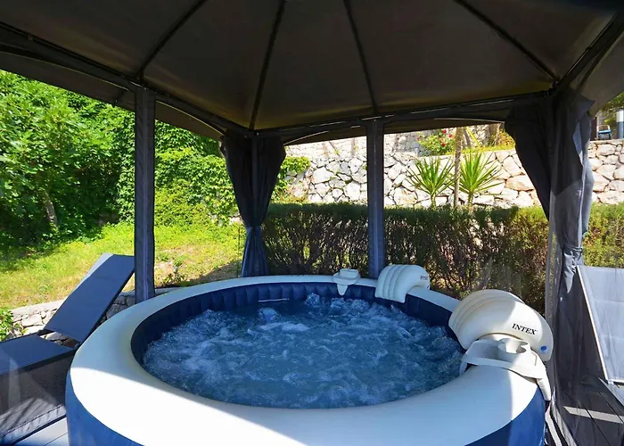 Holiday Home In Okrug Gornji 6160 Semesterbostad