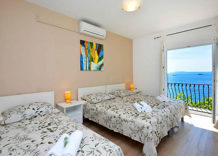 Semesterbostad Holiday Home In Okrug Gornji 6160