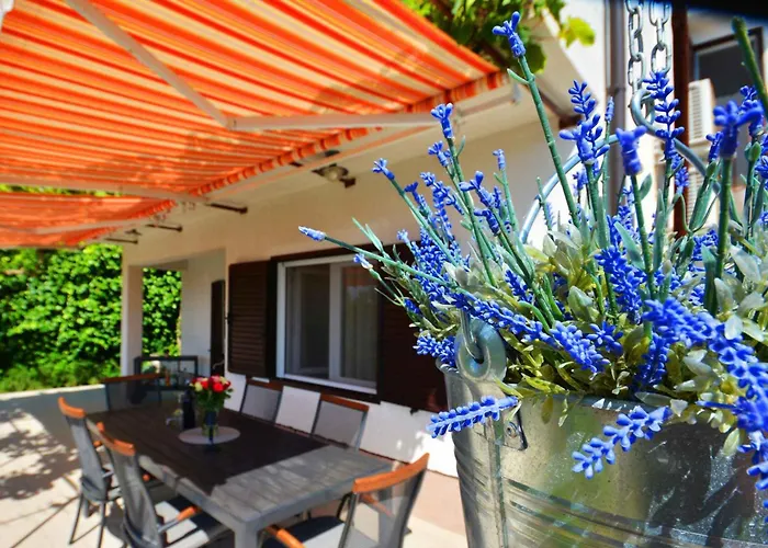 Holiday Home In Okrug Gornji 6160 *