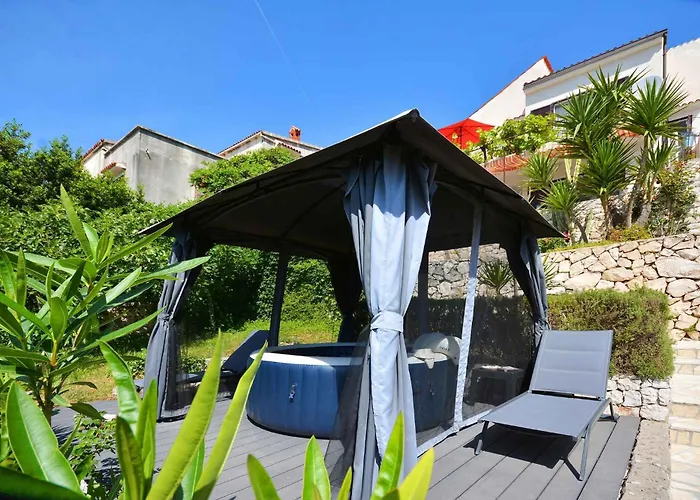 Holiday Home In Okrug Gornji 6160 *