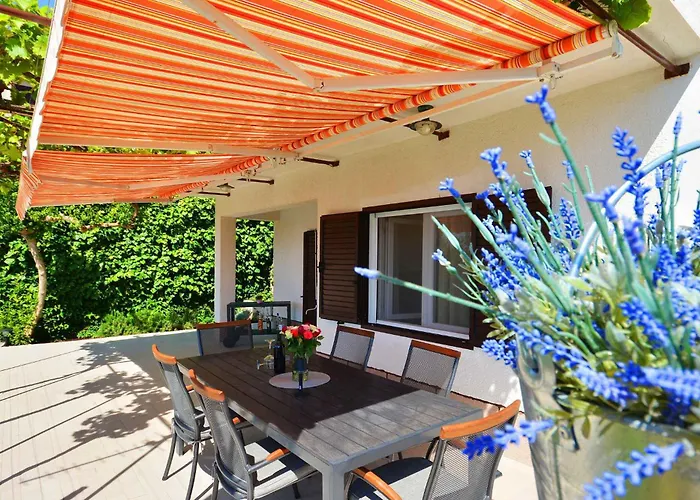 Holiday Home In Okrug Gornji 6160 Trogir