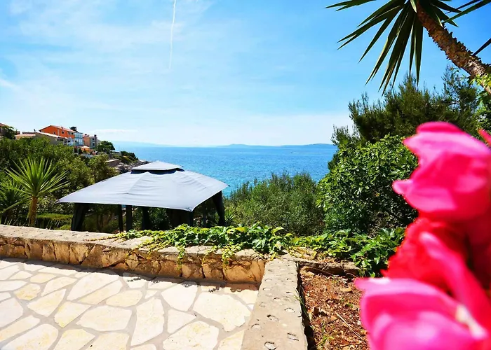 Holiday Home In Okrug Gornji 6160 Semesterbostad