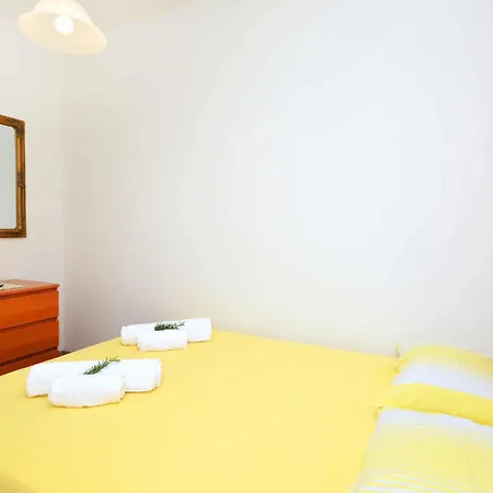 Holiday home Holiday Home In Okrug Gornji 6160