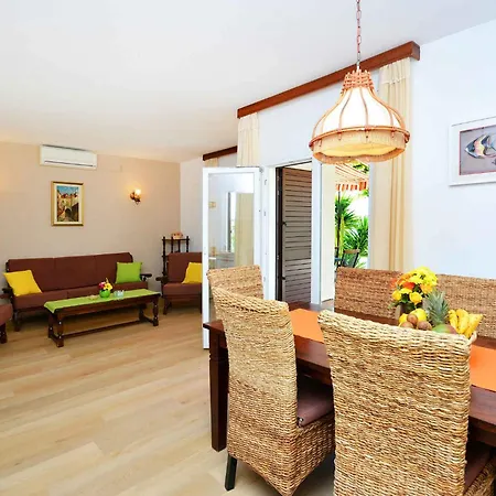 Holiday Home In Okrug Gornji 6160 Holiday home Trogir