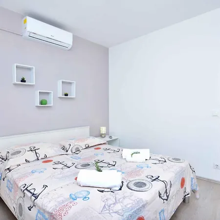 Holiday Home In Okrug Gornji 6160 * Trogir